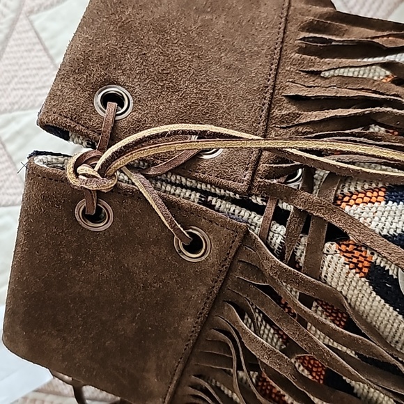 Aztec Fringe Boot Rugs - Picture 5 of 8